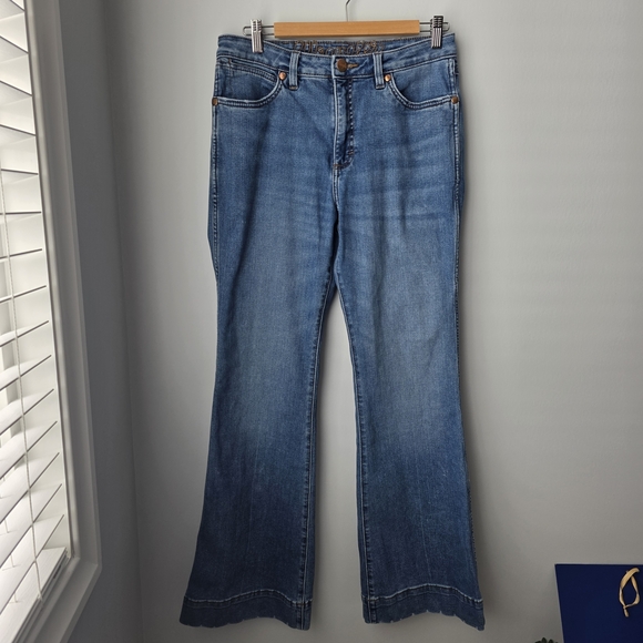 Wrangler Women's Boot Cut Jeans in Light Blue - Picture 3 of 16